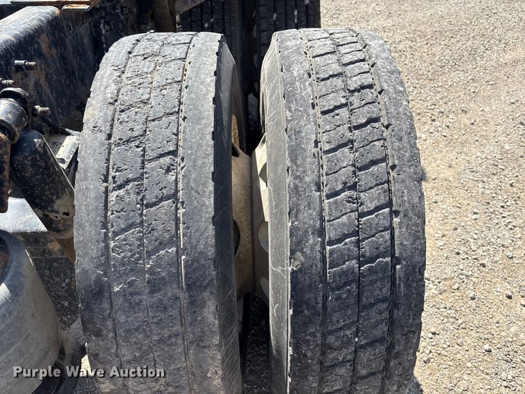 image for item FG2881 2007 Freightliner Columbia semi truck