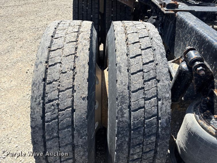 image for item FG2881 2007 Freightliner Columbia semi truck