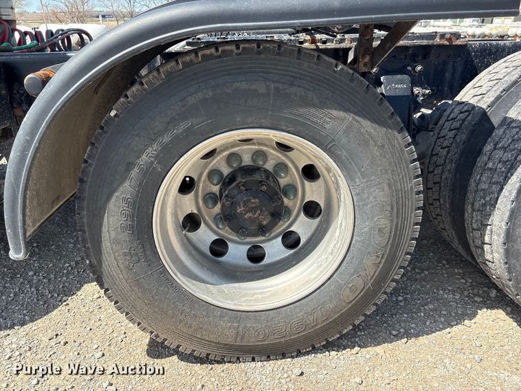 image for item FG2881 2007 Freightliner Columbia semi truck