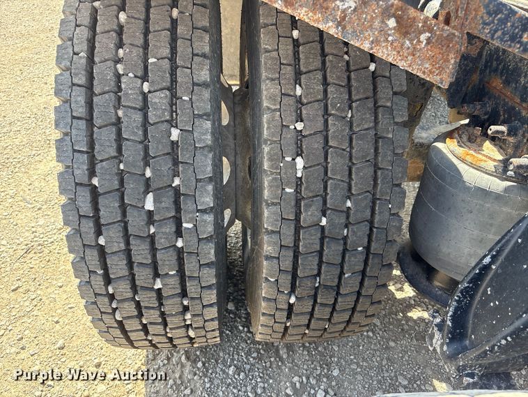 image for item FG2881 2007 Freightliner Columbia semi truck