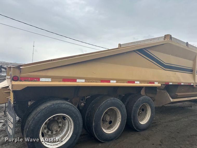 image for item FK0057 1998 Midland Mfg Ltd MG43Clam bottom dump trailer