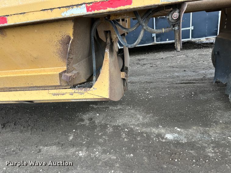 image for item FK0057 1998 Midland Mfg Ltd MG43Clam bottom dump trailer