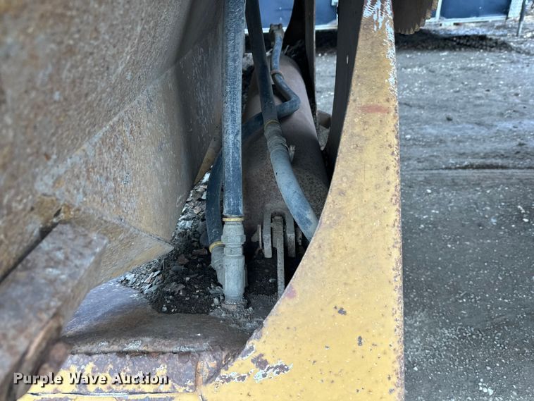 image for item FK0057 1998 Midland Mfg Ltd MG43Clam bottom dump trailer