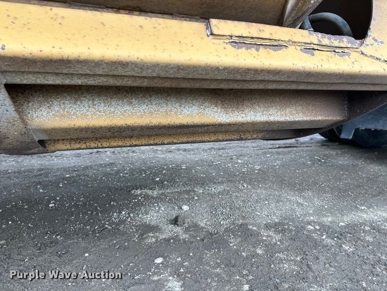 image for item FK0057 1998 Midland Mfg Ltd MG43Clam bottom dump trailer