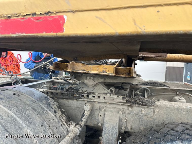 image for item FK0057 1998 Midland Mfg Ltd MG43Clam bottom dump trailer