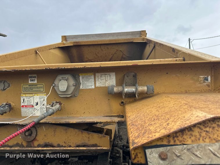 image for item FK0057 1998 Midland Mfg Ltd MG43Clam bottom dump trailer