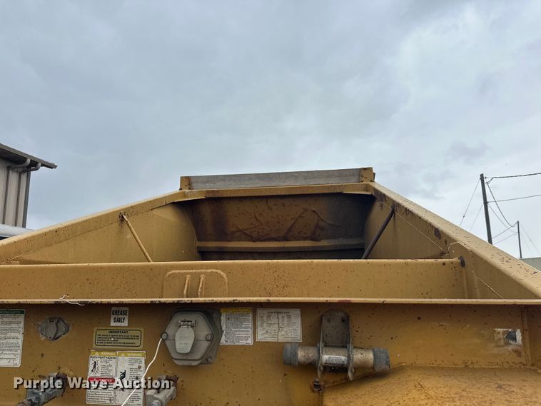 image for item FK0057 1998 Midland Mfg Ltd MG43Clam bottom dump trailer