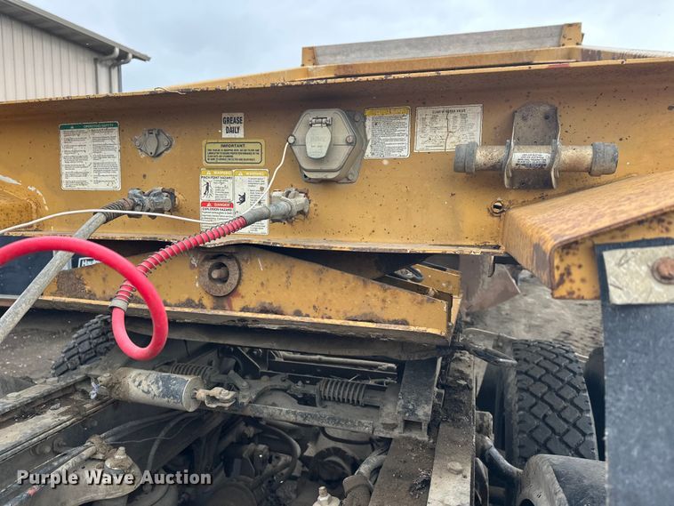 image for item FK0057 1998 Midland Mfg Ltd MG43Clam bottom dump trailer