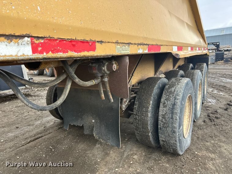 image for item FK0057 1998 Midland Mfg Ltd MG43Clam bottom dump trailer