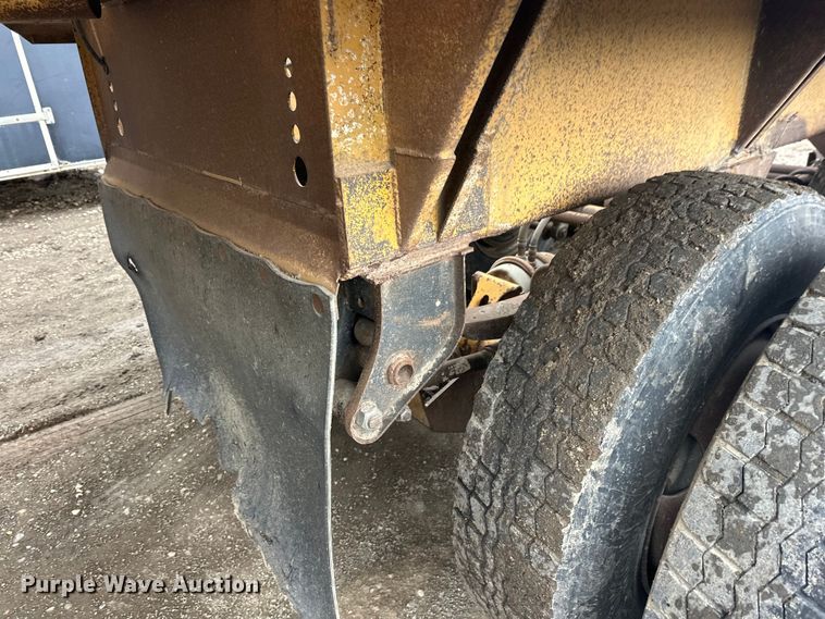 image for item FK0057 1998 Midland Mfg Ltd MG43Clam bottom dump trailer