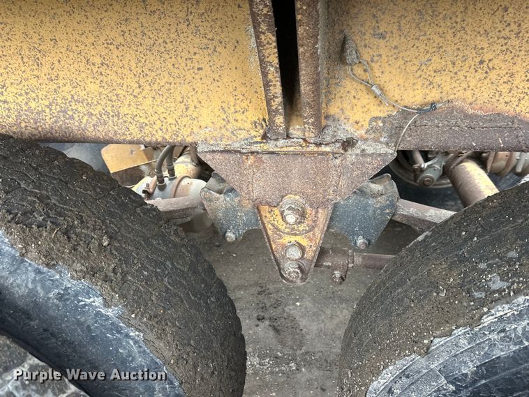 image for item FK0057 1998 Midland Mfg Ltd MG43Clam bottom dump trailer