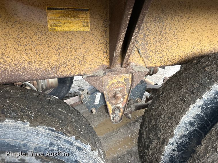 image for item FK0057 1998 Midland Mfg Ltd MG43Clam bottom dump trailer