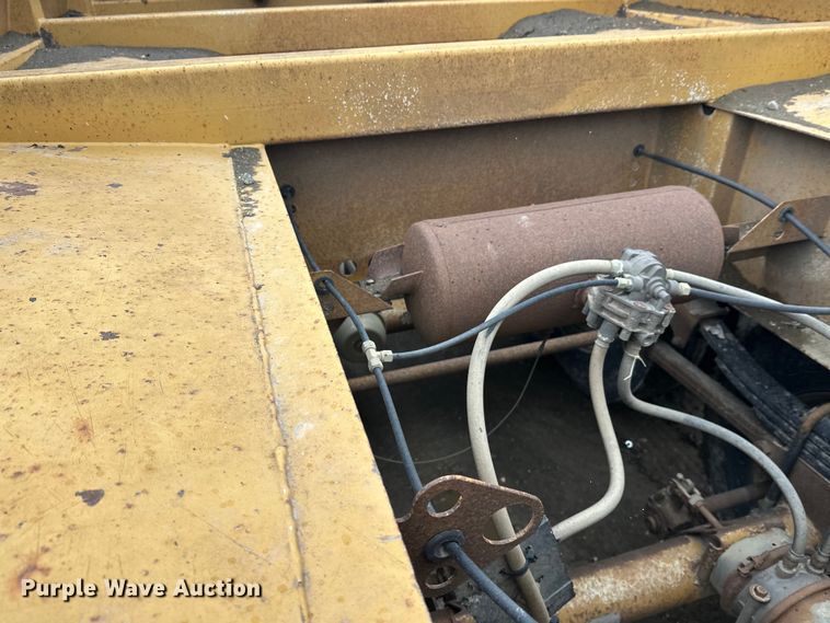 image for item FK0057 1998 Midland Mfg Ltd MG43Clam bottom dump trailer