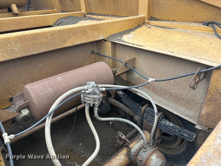 image for item FK0057 1998 Midland Mfg Ltd MG43Clam bottom dump trailer