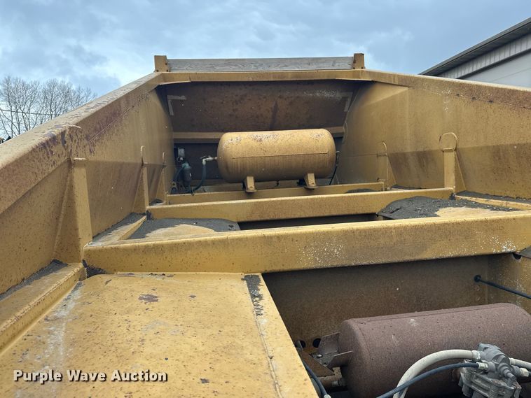 image for item FK0057 1998 Midland Mfg Ltd MG43Clam bottom dump trailer