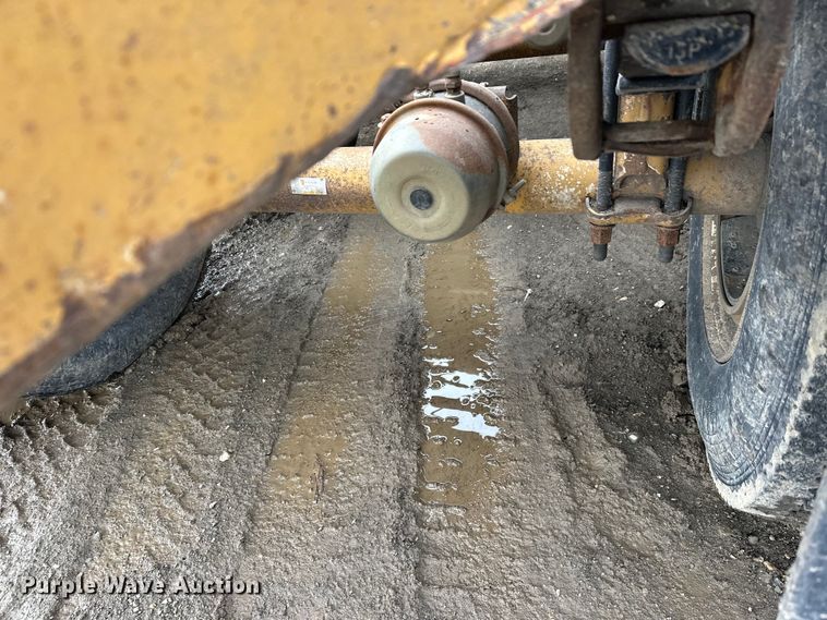 image for item FK0057 1998 Midland Mfg Ltd MG43Clam bottom dump trailer