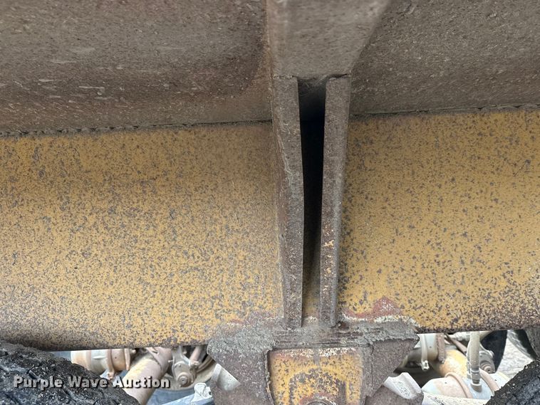 image for item FK0057 1998 Midland Mfg Ltd MG43Clam bottom dump trailer