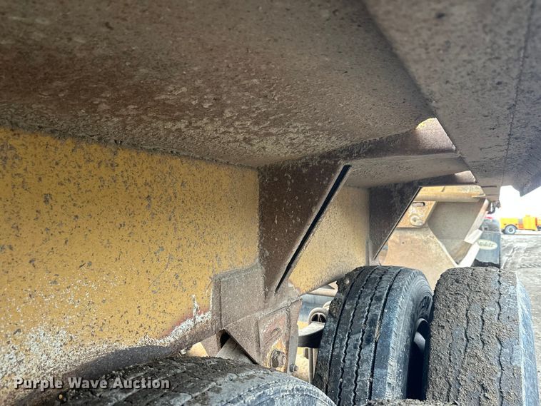 image for item FK0057 1998 Midland Mfg Ltd MG43Clam bottom dump trailer