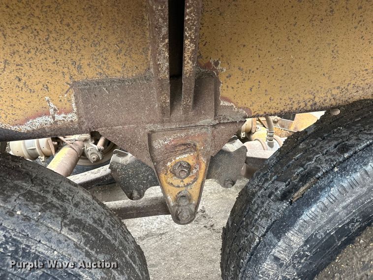 image for item FK0057 1998 Midland Mfg Ltd MG43Clam bottom dump trailer