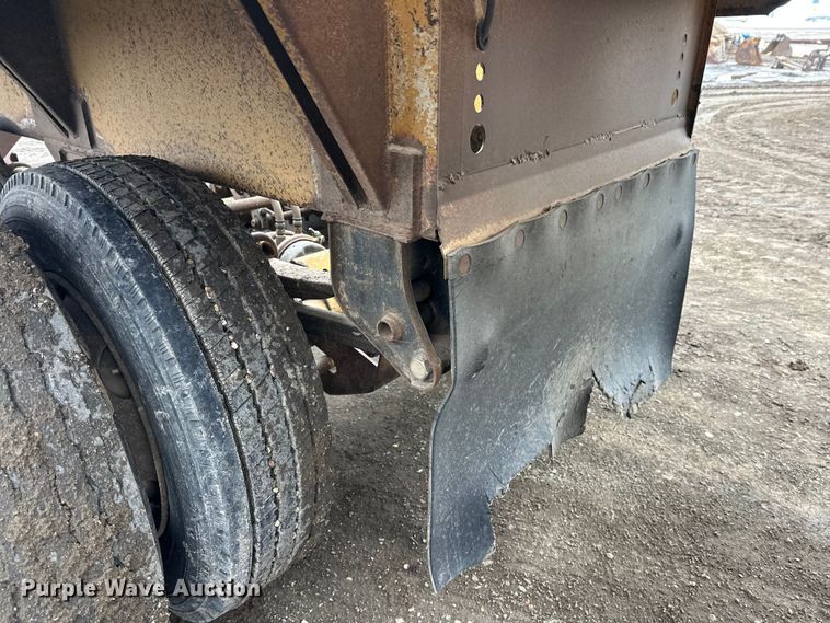 image for item FK0057 1998 Midland Mfg Ltd MG43Clam bottom dump trailer