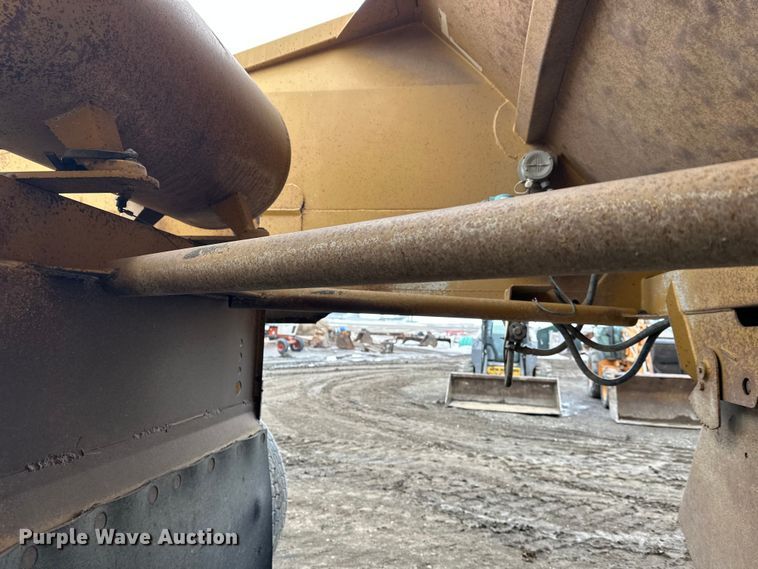 image for item FK0057 1998 Midland Mfg Ltd MG43Clam bottom dump trailer