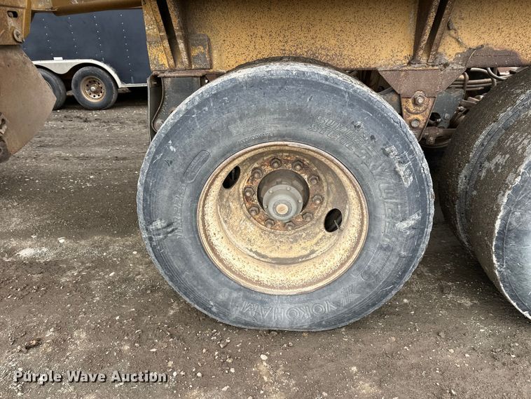 image for item FK0057 1998 Midland Mfg Ltd MG43Clam bottom dump trailer