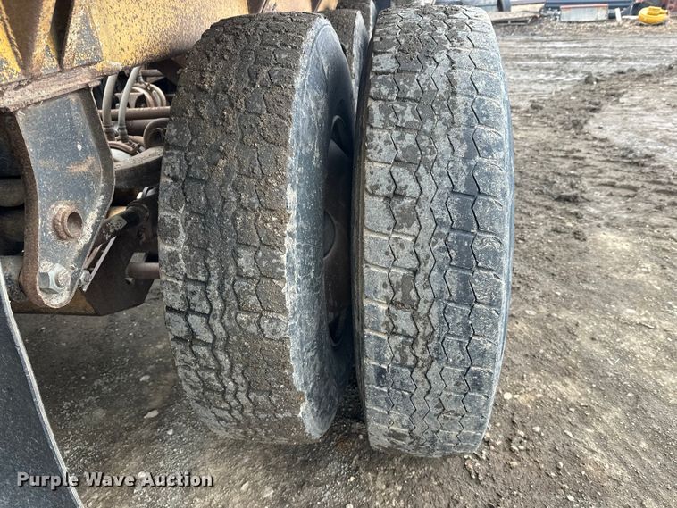 image for item FK0057 1998 Midland Mfg Ltd MG43Clam bottom dump trailer