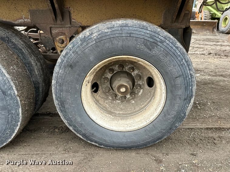 image for item FK0057 1998 Midland Mfg Ltd MG43Clam bottom dump trailer