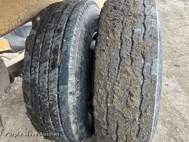 image for item FK0057 1998 Midland Mfg Ltd MG43Clam bottom dump trailer