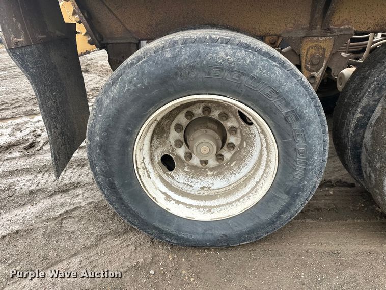 image for item FK0057 1998 Midland Mfg Ltd MG43Clam bottom dump trailer