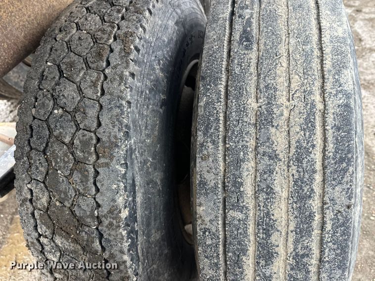 image for item FK0057 1998 Midland Mfg Ltd MG43Clam bottom dump trailer