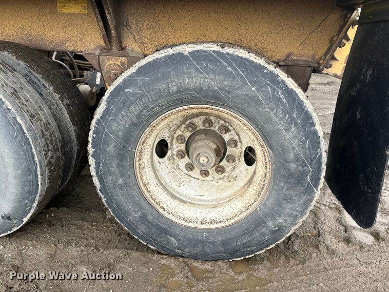 image for item FK0057 1998 Midland Mfg Ltd MG43Clam bottom dump trailer