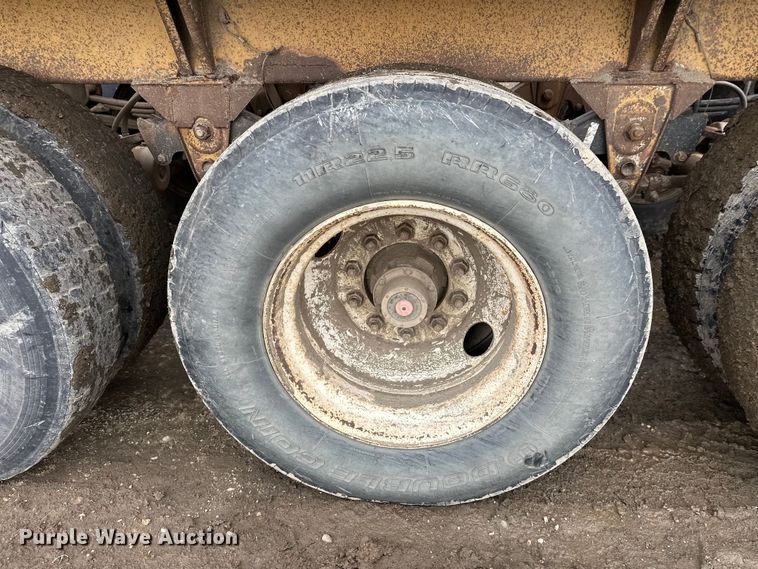 image for item FK0057 1998 Midland Mfg Ltd MG43Clam bottom dump trailer