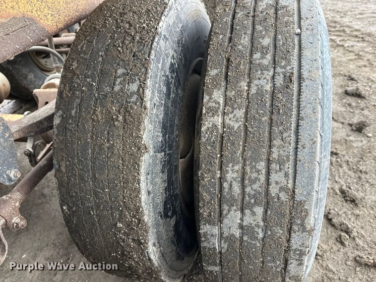 image for item FK0057 1998 Midland Mfg Ltd MG43Clam bottom dump trailer