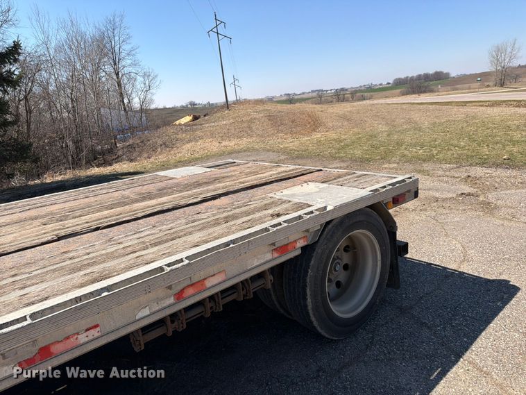 image for item FK0070 2001 Reinke Manufacturing Company, Inc drop deck trailer