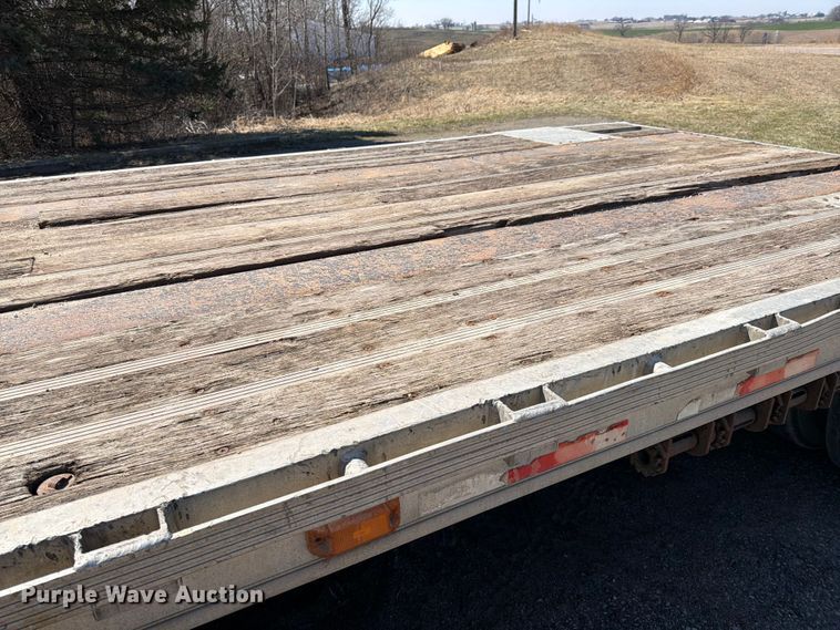 image for item FK0070 2001 Reinke Manufacturing Company, Inc drop deck trailer