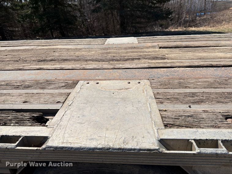 image for item FK0070 2001 Reinke Manufacturing Company, Inc drop deck trailer