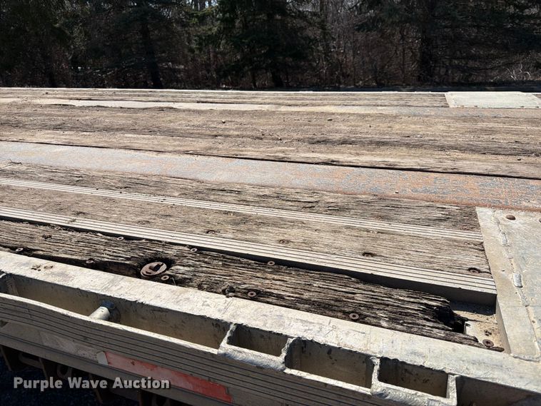 image for item FK0070 2001 Reinke Manufacturing Company, Inc drop deck trailer