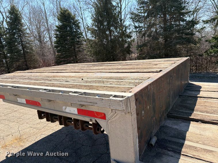 image for item FK0070 2001 Reinke Manufacturing Company, Inc drop deck trailer