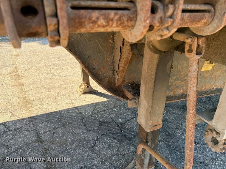 image for item FK0070 2001 Reinke Manufacturing Company, Inc drop deck trailer