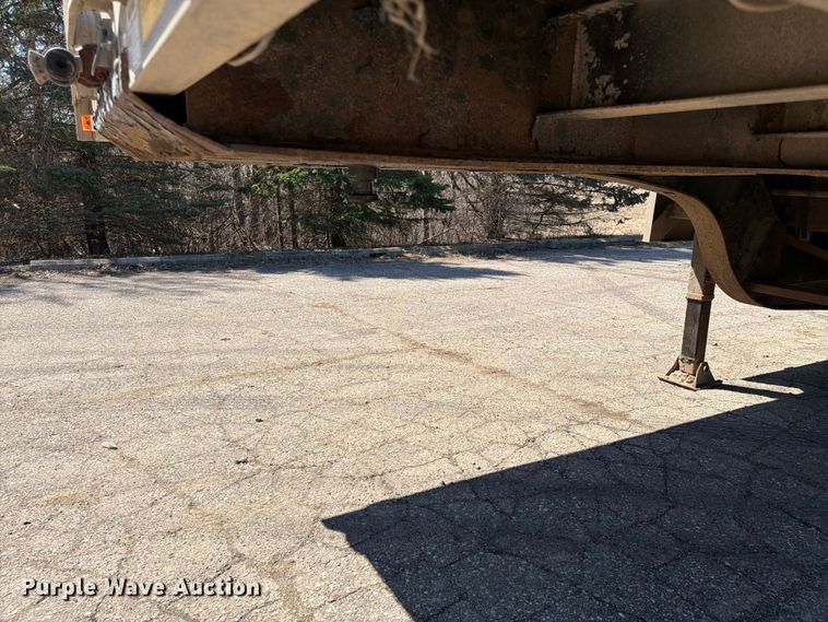 image for item FK0070 2001 Reinke Manufacturing Company, Inc drop deck trailer