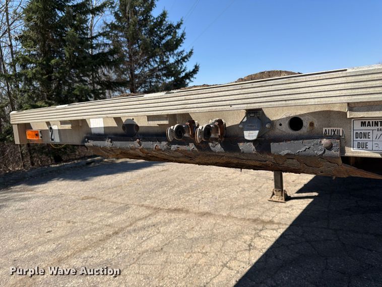 image for item FK0070 2001 Reinke Manufacturing Company, Inc drop deck trailer