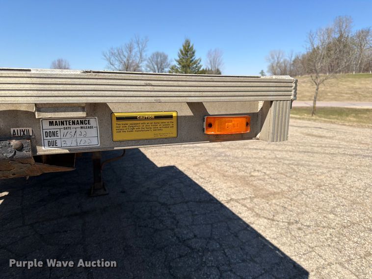 image for item FK0070 2001 Reinke Manufacturing Company, Inc drop deck trailer