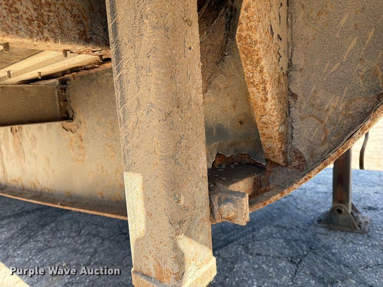 image for item FK0070 2001 Reinke Manufacturing Company, Inc drop deck trailer