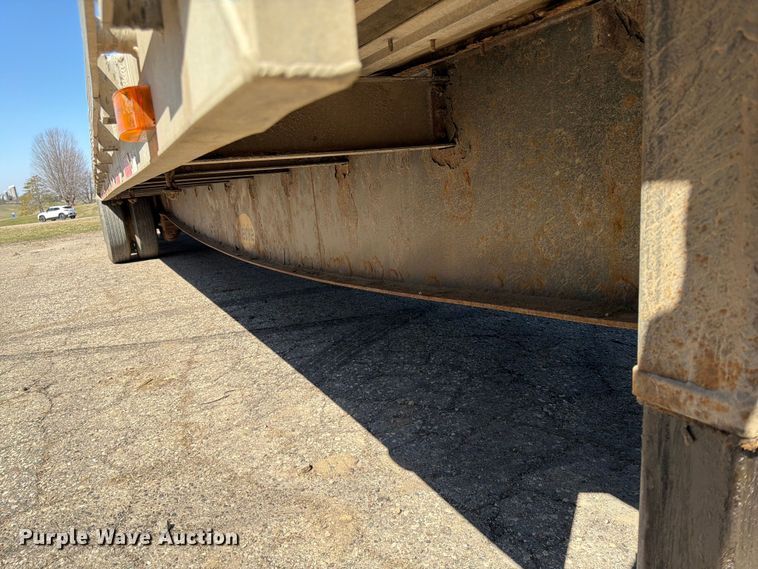 image for item FK0070 2001 Reinke Manufacturing Company, Inc drop deck trailer