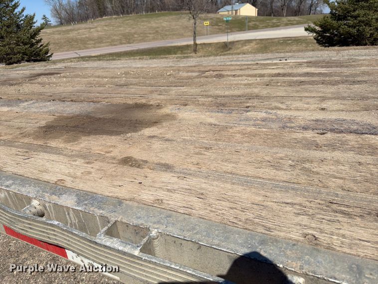 image for item FK0070 2001 Reinke Manufacturing Company, Inc drop deck trailer