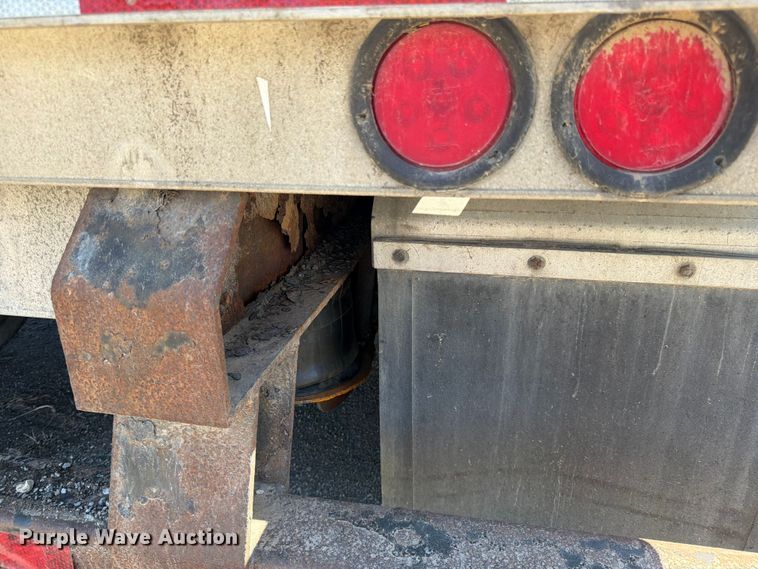 image for item FK0070 2001 Reinke Manufacturing Company, Inc drop deck trailer
