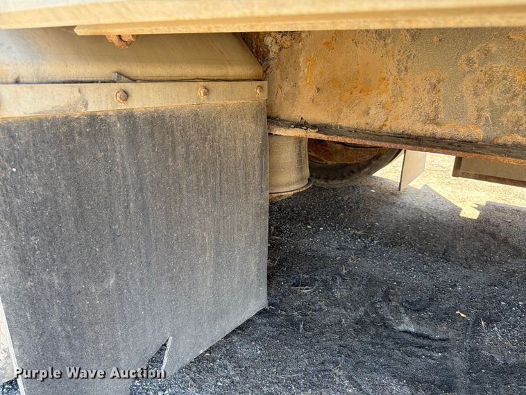 image for item FK0070 2001 Reinke Manufacturing Company, Inc drop deck trailer