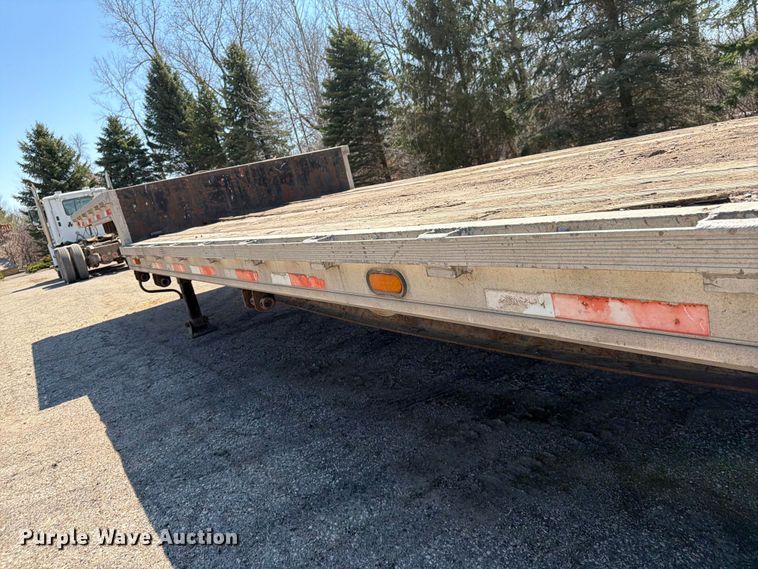 image for item FK0070 2001 Reinke Manufacturing Company, Inc drop deck trailer