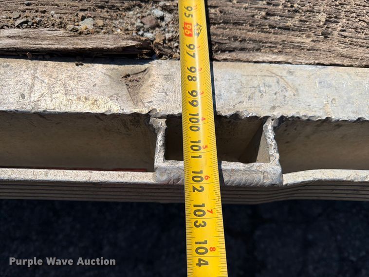 image for item FK0070 2001 Reinke Manufacturing Company, Inc drop deck trailer